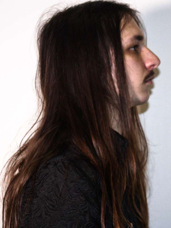 A man seen from the right
